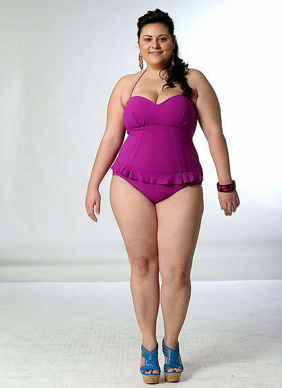 לא עושות דיאטה: נשים מידה 44 ומעלה בבגדי ים